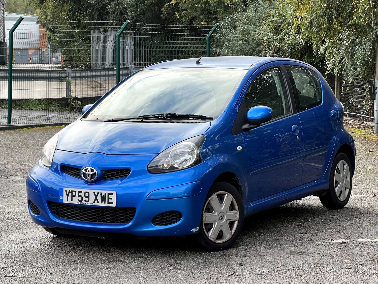 2009 [YP59 XWE] Toyota Aygo 1.0 VVT-i (petrol) 5-door hatchback in blue with 26,970 miles. MOT - Image 3 of 12