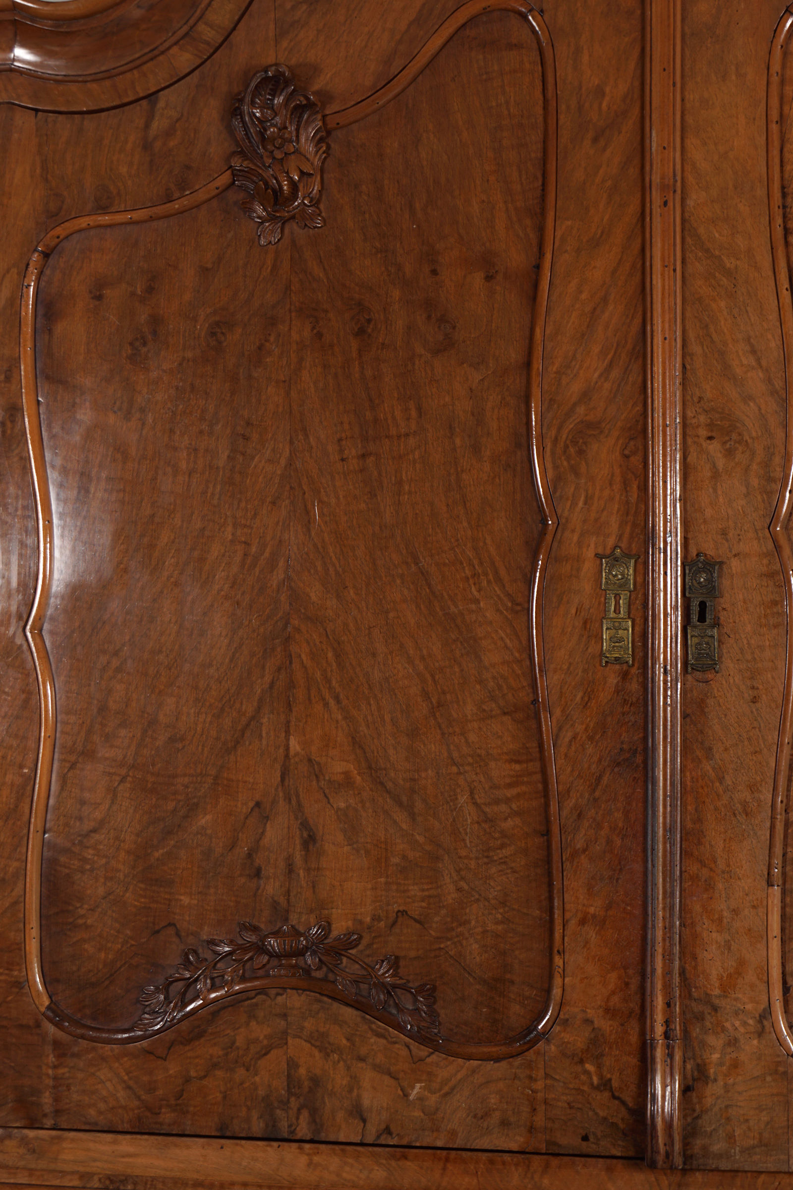 DUTCH LATE 18TH-CENTURY WALNUT BLANKET CHEST - Image 3 of 4