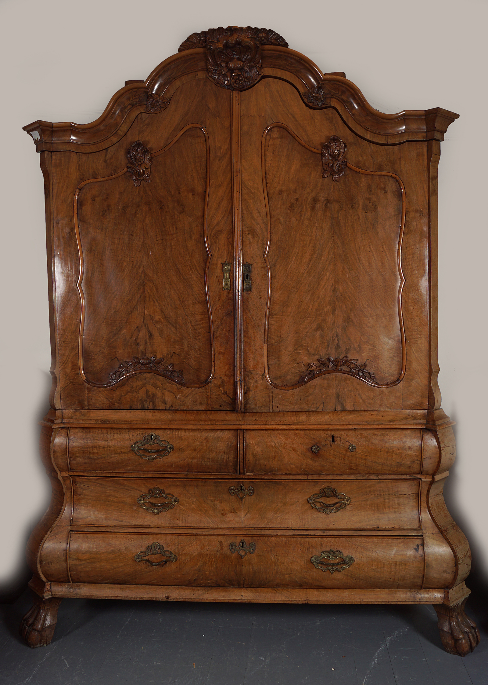 DUTCH LATE 18TH-CENTURY WALNUT BLANKET CHEST