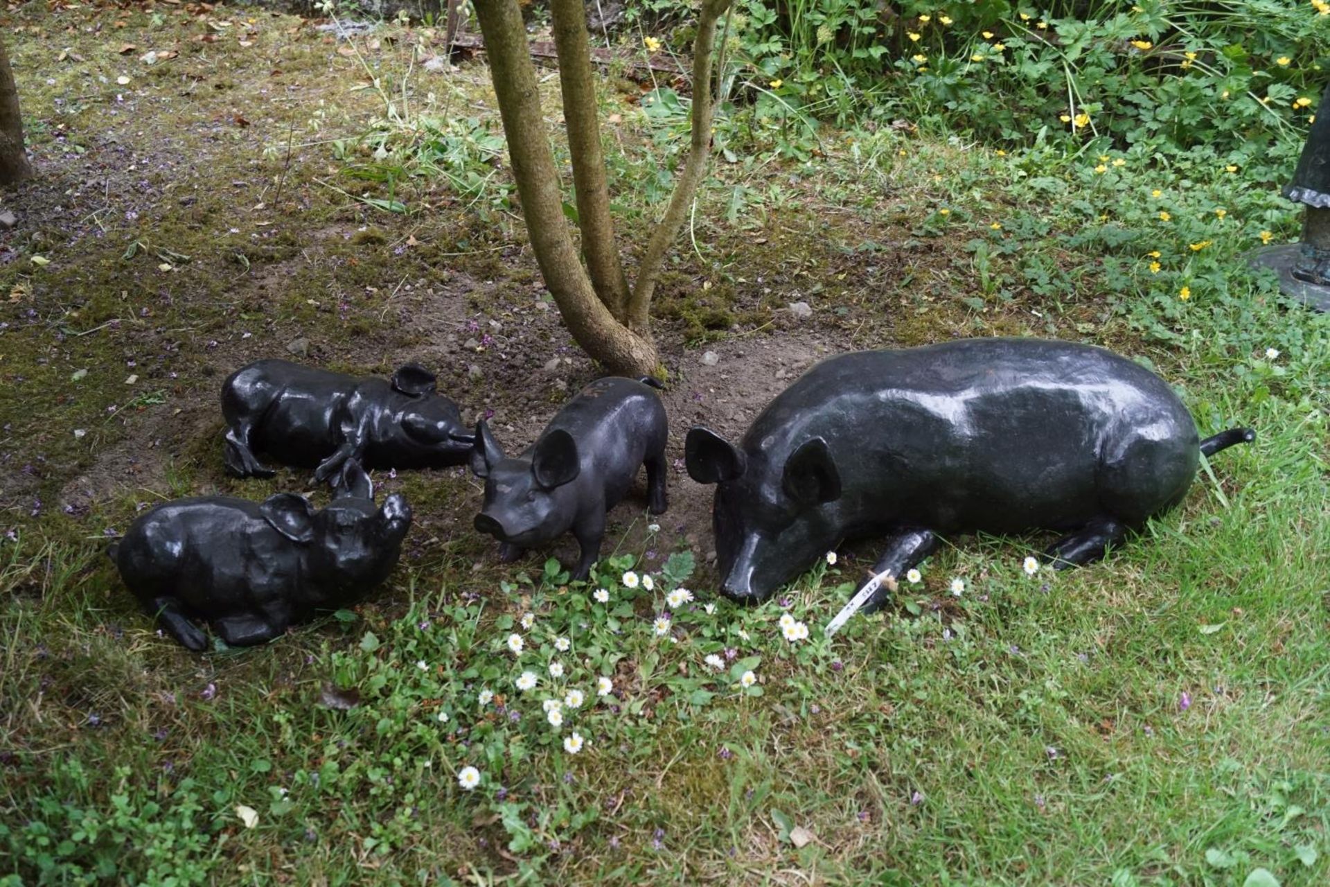 CAST IRON GROUP OF PIGS