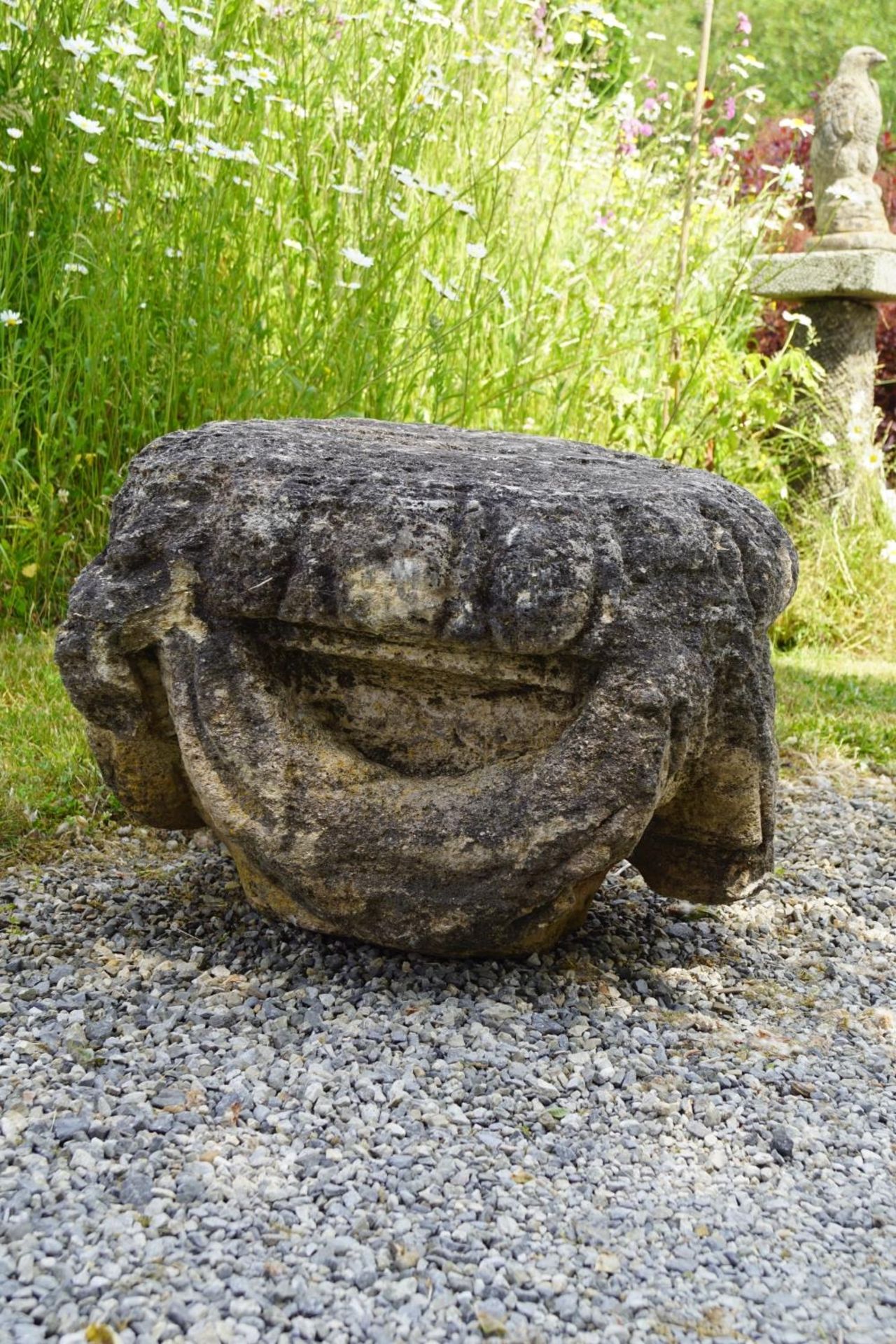 PAIR OF 17TH/18TH-CENTURY SCULPTED STONE CAPITALS - Bild 2 aus 2