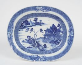 18TH-CENTURY CHINESE BLUE & WHITE PLATTER