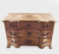 18TH-CENTURY DUTCH WALNUT COMMODE