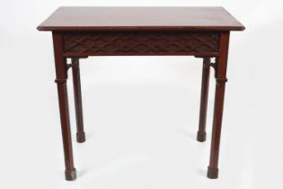 18TH-CENTURY MAHOGANY SIDE TABLE