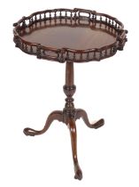 SMALL 18TH-CENTURY CHIPPENDALE TEA TABLE