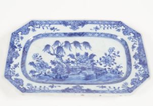 18TH-CENTURY CHINESE BLUE AND WHITE CHARGER