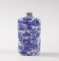 CHINESE QING BLUE AND WHITE SNUFF BOTTLE