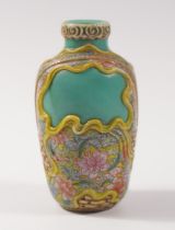 CHINESE POLYCHROME GLASS SNUFF BOTTLE