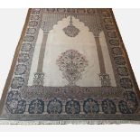 KASHAN VASE PRAYER RUG