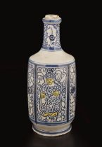 20TH-CENTURY ISLAMIC BOTTLE-SHAPED PORCELAIN VASE