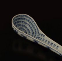 CHINESE QING BLUE & WHITE PORCELAIN SPOON