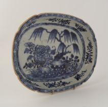 18TH-CENTURY CHINESE NANKIN BLUE & WHITE PLATTER