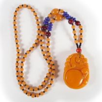 CHINESE AMBER PENDANT NECKLACE