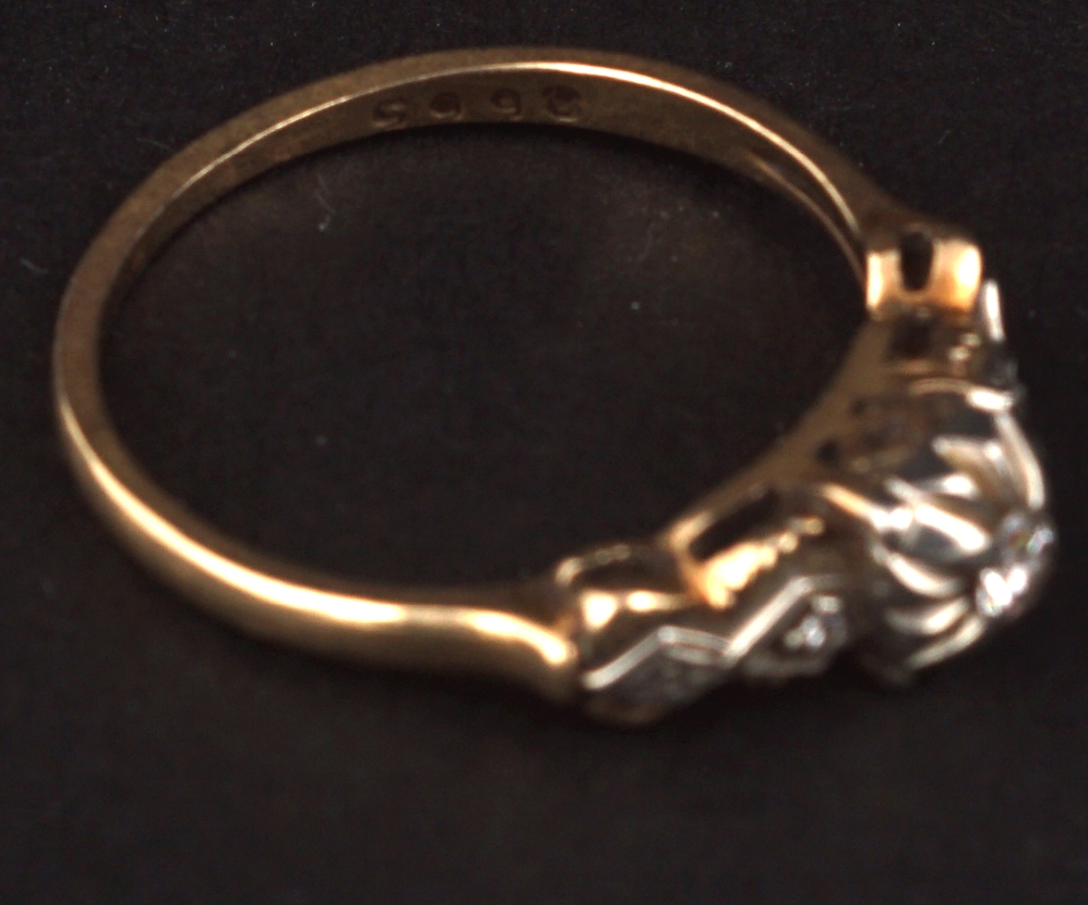 14CT. GOLD AND DIAMOND RING - Image 4 of 4