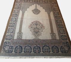 KASHAN VASE PRAYER RUG