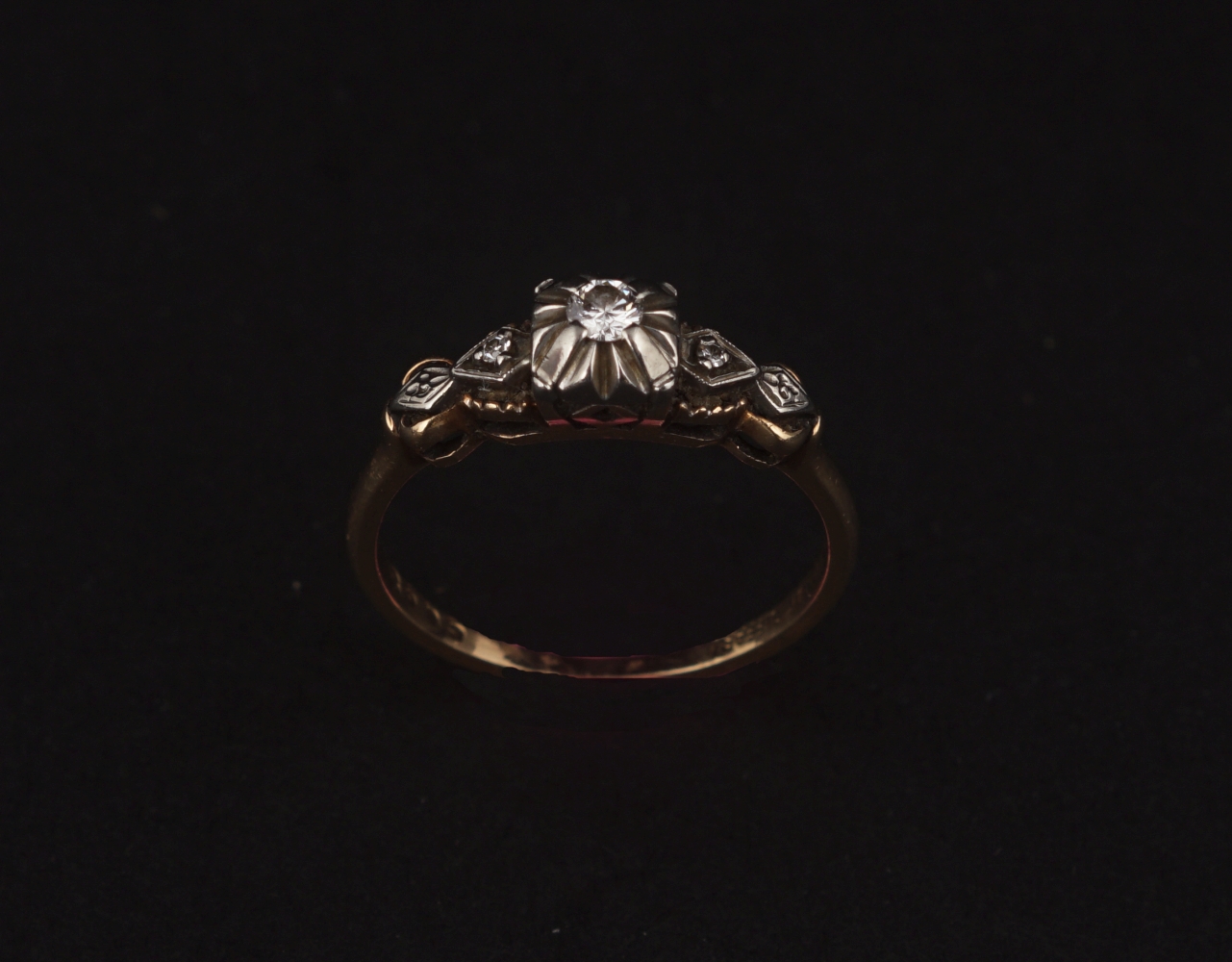 14CT. GOLD AND DIAMOND RING - Image 2 of 4