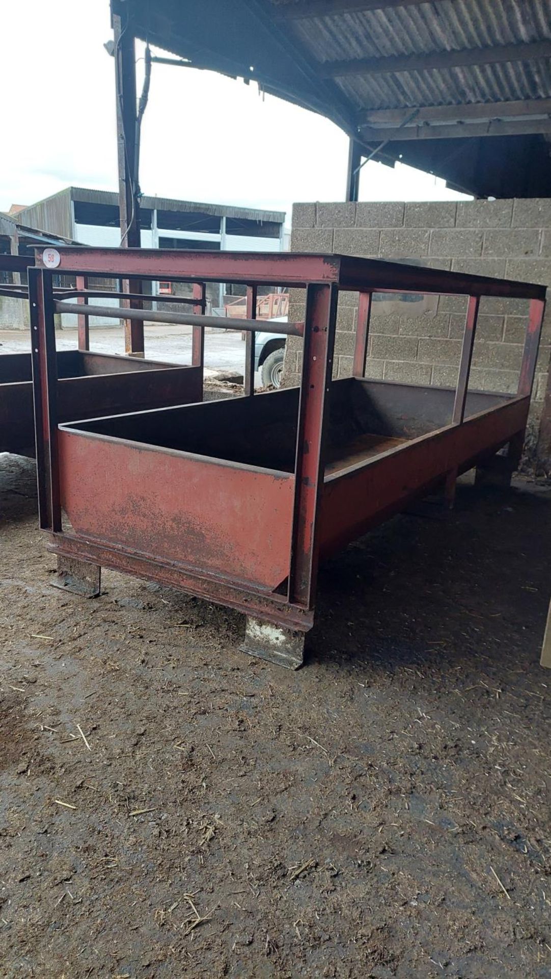 3.5m Square bale feeder on legs - Image 4 of 8