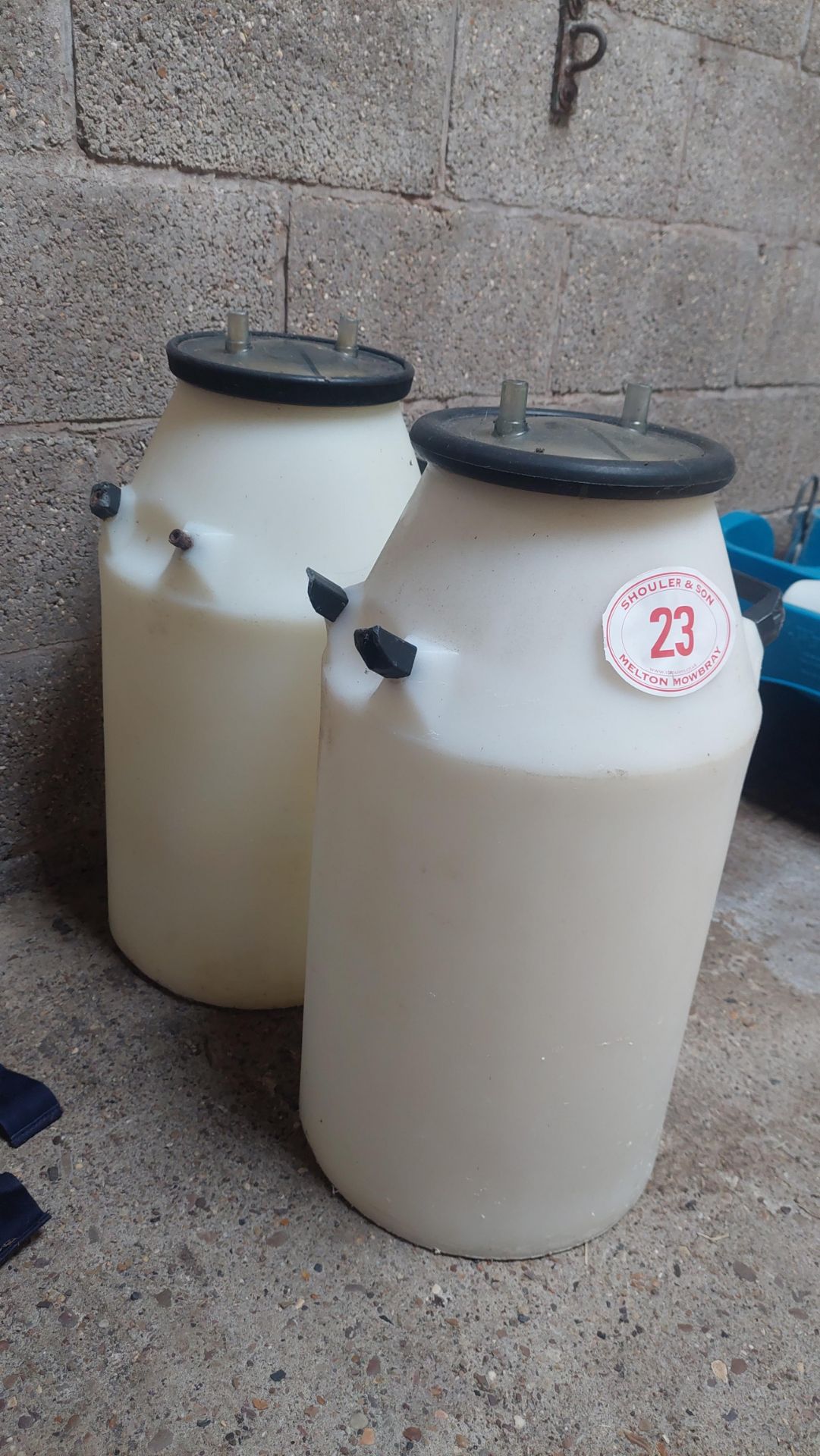 2 x Plastic milk churns - Image 3 of 3
