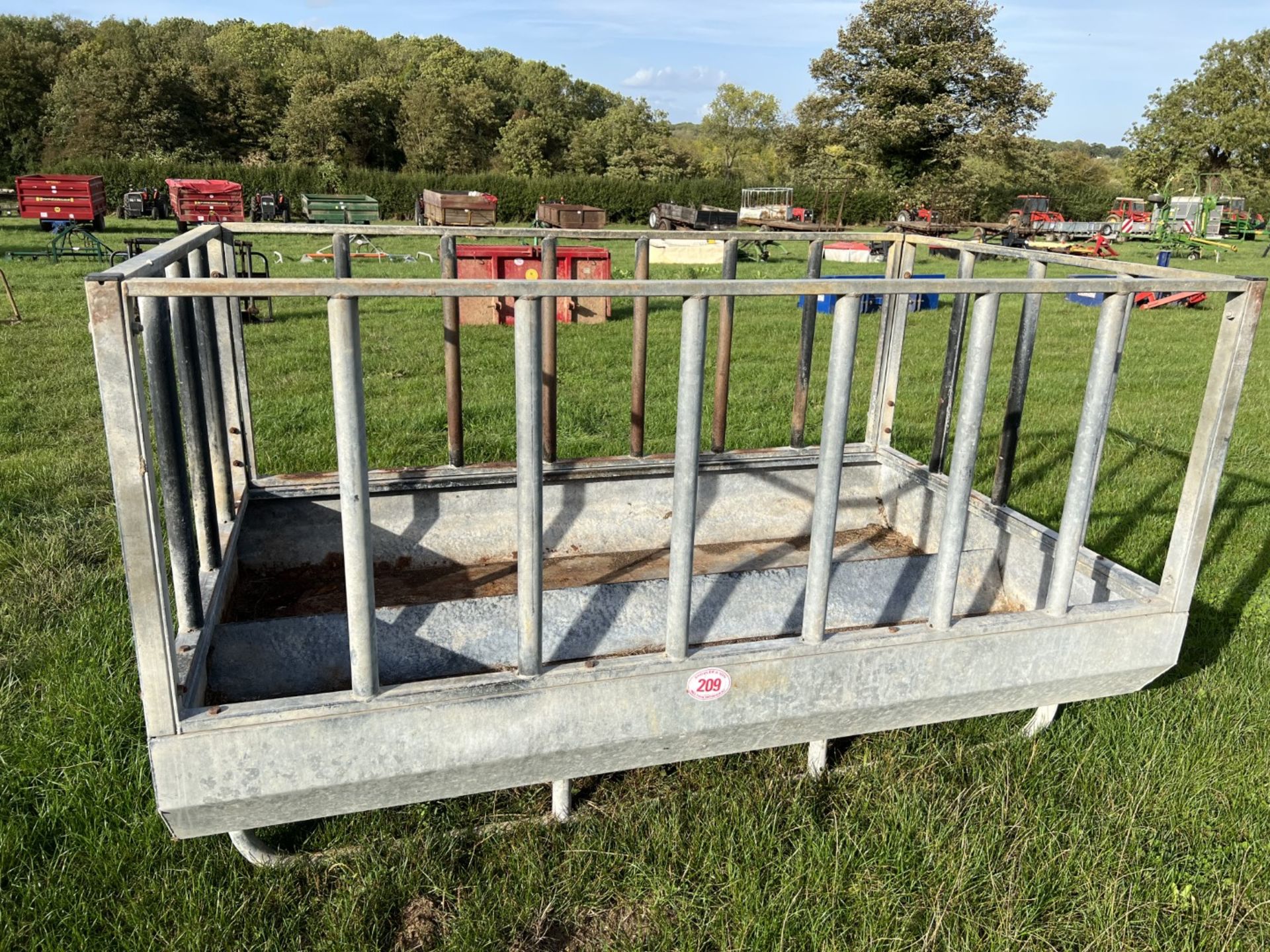 Square bale feeder