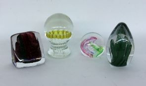 LOT VON 4 PAPERWEIGHTS AUS