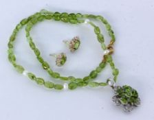 ZWEI SCHMUCKTEILE MIT PERIDOT Silber.