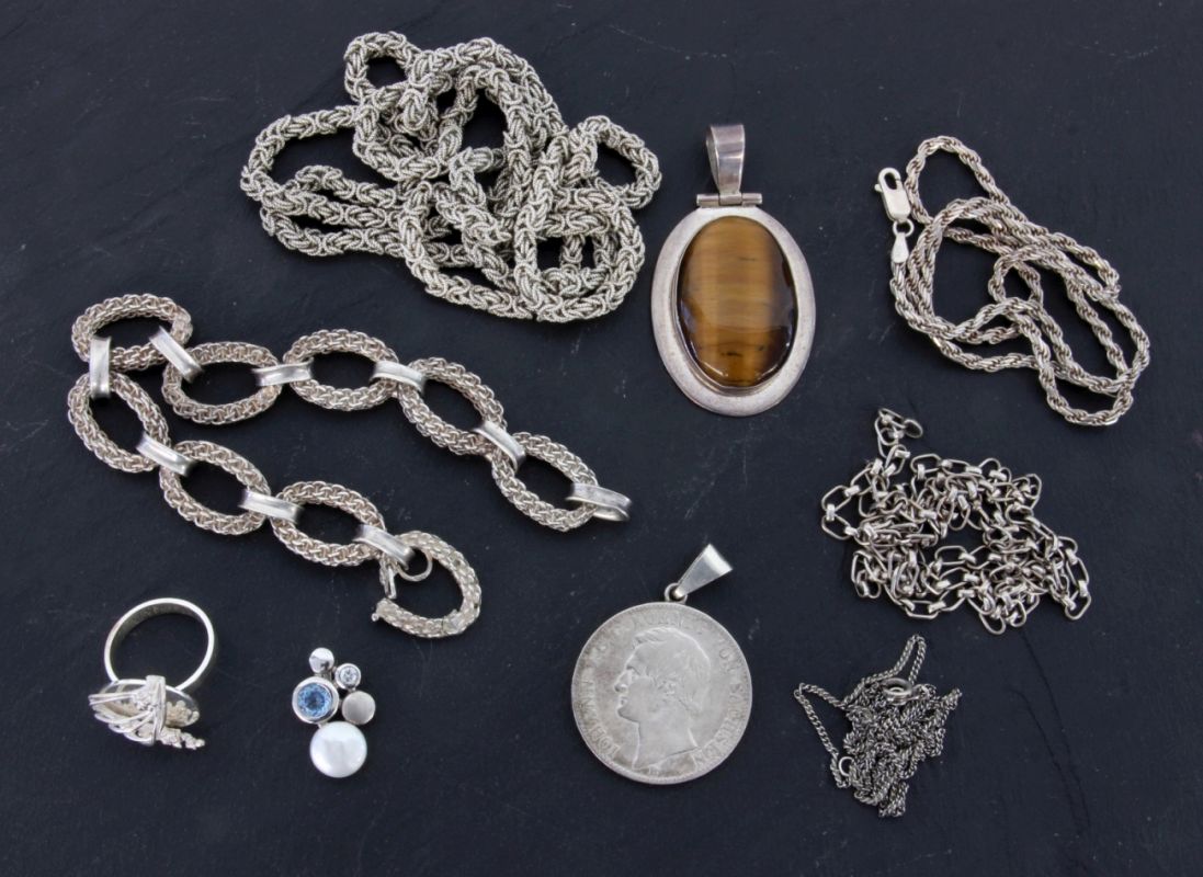 LOT VON 9 TEILEN SILBERSCHMUCK. Brutto