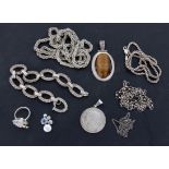 LOT VON 9 TEILEN SILBERSCHMUCK. Brutto