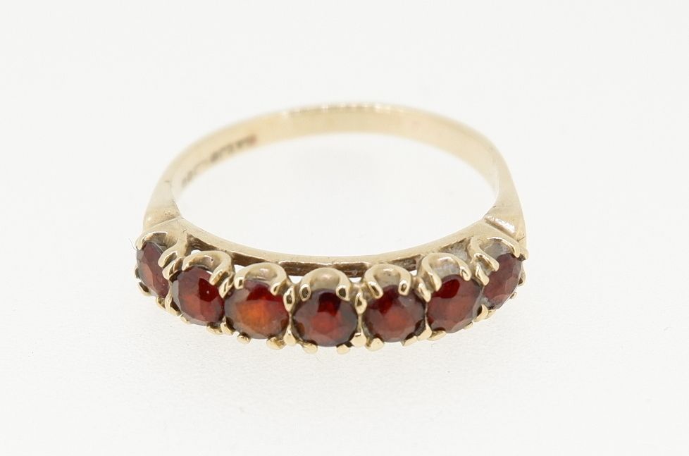 A 9 carat gold ring set seven garnets, size O - Image 3 of 5