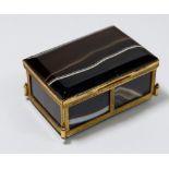 A gilt metal mounted agate box, 7 x 4.7 x 3.5cm
