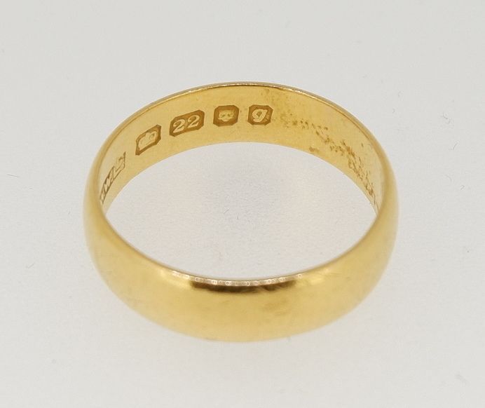A 22 carat gold wedding ring, 4g - Image 2 of 2