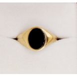 A 9 carat gold black onyx signet ring, 2g