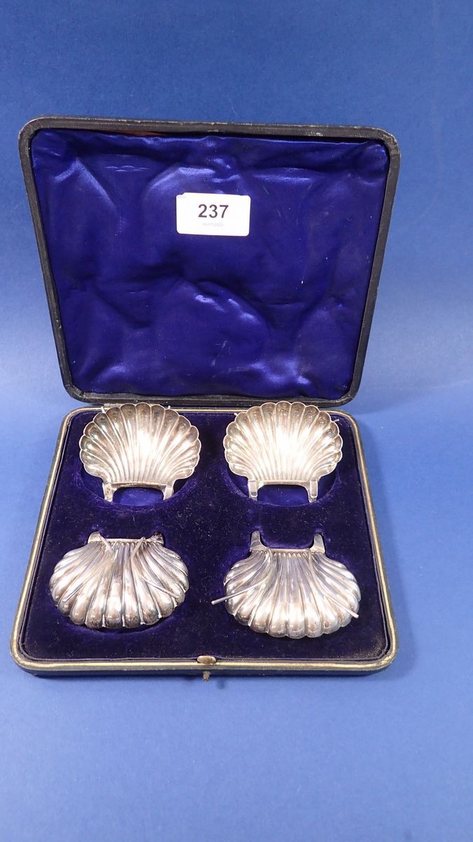 A cased set of silver scallop-shaped serving clips, Birmingham 1901