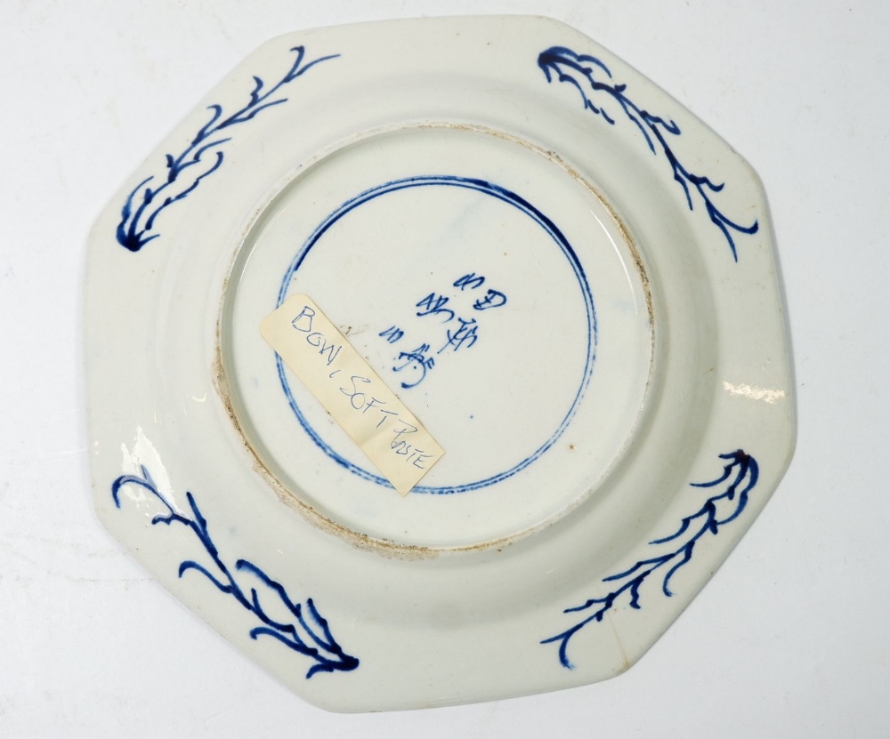 A Bow porcelain octagonal plate painted chinoiserie decoration, Chinese character mark to base, 19cm - Image 2 of 2