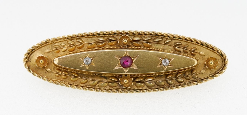 A Victorian 15 carat gold brooch set garnet and two diamonds, 4.7cm, 4g