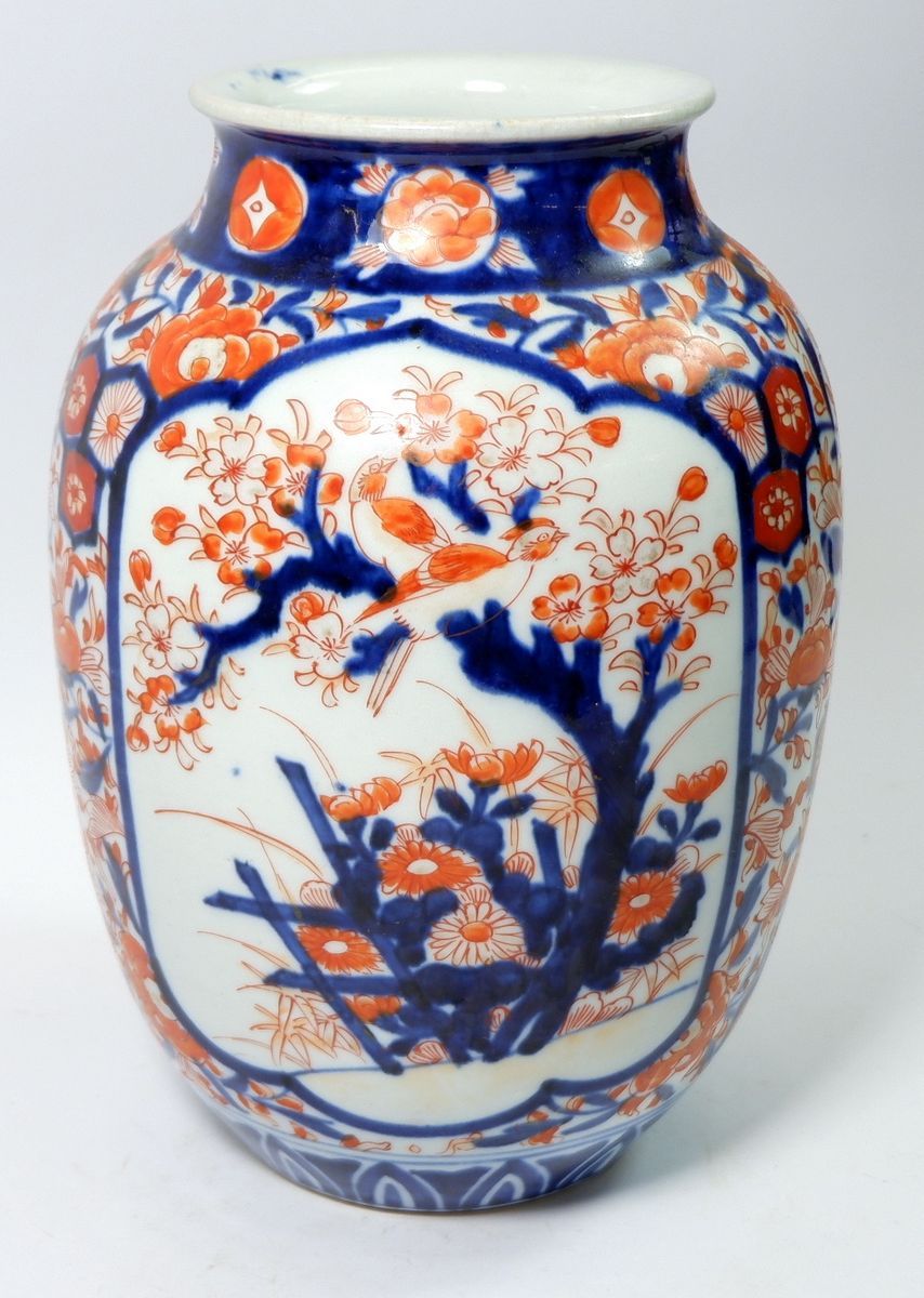 A Japanese Imari vase, 26cm