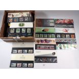 GB: With FV £200+, box of c 200 QEII decimal presentation packs from 1980s - 1990s.