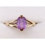 A 9 carat gold amethyst ring, size S to T, 3.2g