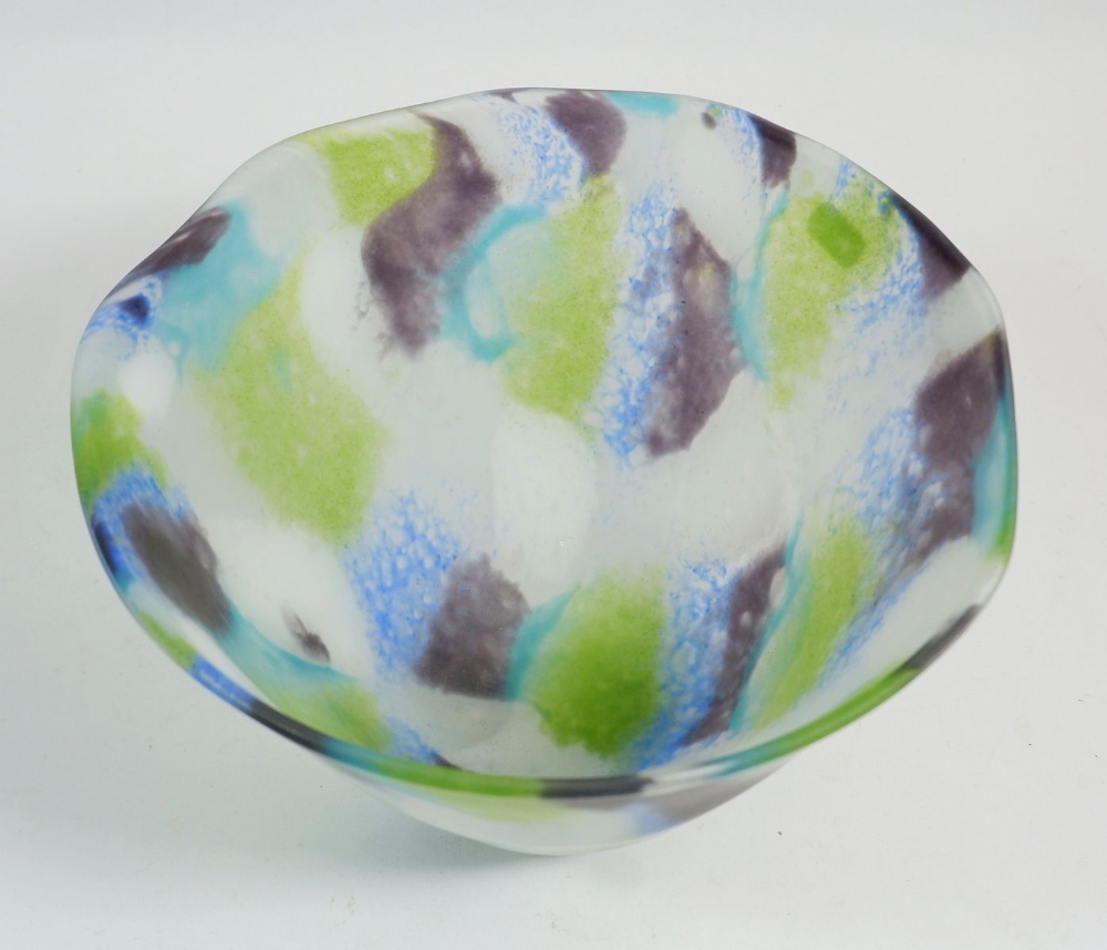 A studio glass Patchwork bowl by Pauline Solven, signed 2003, 18.5cm diameter - Image 3 of 4
