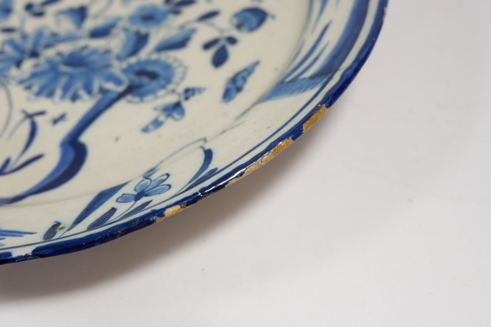 A Delft plate painted urn of flowers, 30cm - Image 2 of 3
