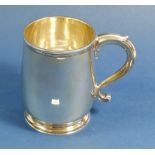 A silver tankard with scroll handle - not engraved, London 1927 by Thomas Edward Rawlings, 11.5cm