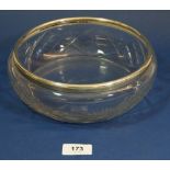 A glass fruit bowl with silver rim, 22cm diameter, London 1921