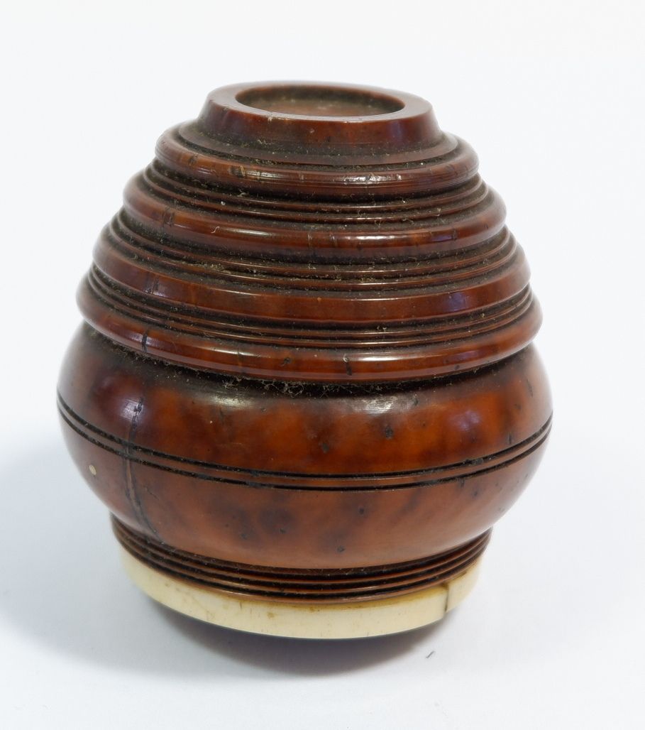 An antique treen nutmeg grater (top missing), 4cm high - Image 2 of 2