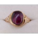 A 15 carat gold cabochon garnet ring, size Q - R