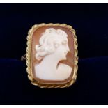 A 9 carat gold cameo ring, 2.8g, size I