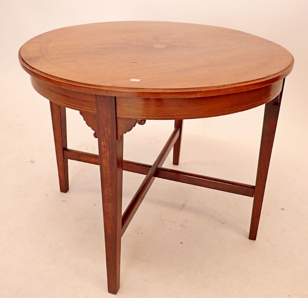 An Edwardian inlaid walnut circular occasional or coffee table, 60cm diameter