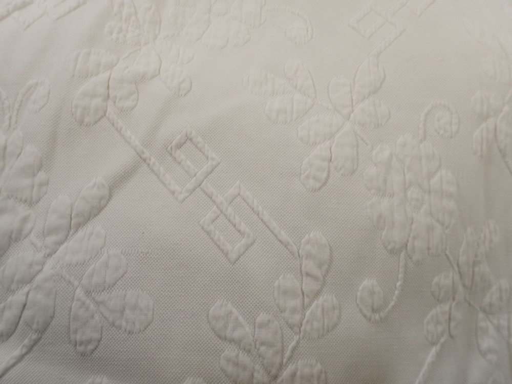 Two antique white cotton single bedspreads - Image 2 of 2