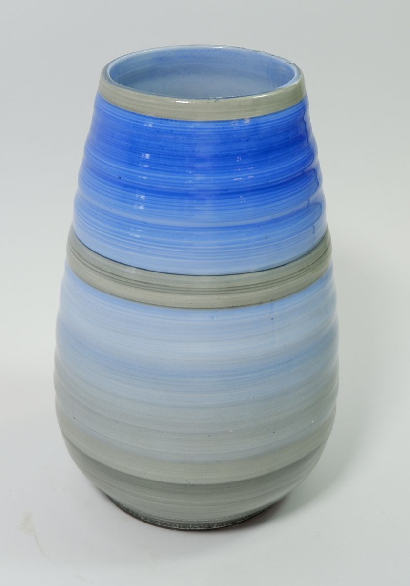A Shelley blue Art Deco Harmony Ware vase, 19cm