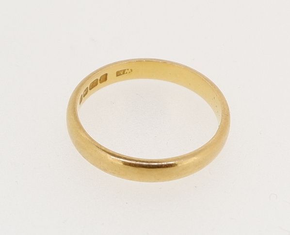 A 22 carat gold wedding ring, 3.5g - Image 2 of 2