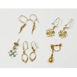 Three pairs of gold earrings and two odd ones, 5g