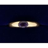 An 18 carat gold ring set oval cut amethyst, size J, 2.8g